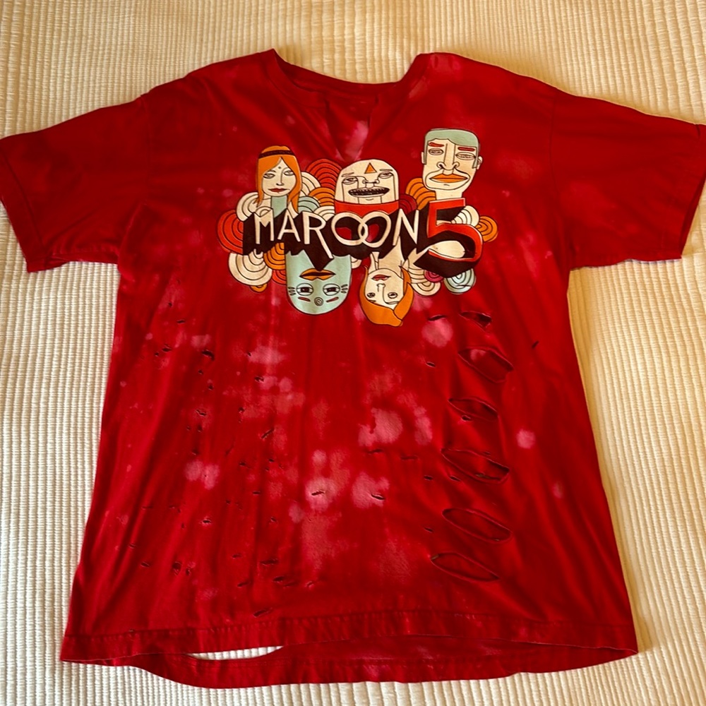 Molly Green • Distressed Vintage T-Shirt • Maroon 5 • Size Women’s Medium